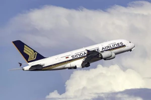 Tìm thấy răng trong suất ăn của Hãng hàng không Singapore Airlines?