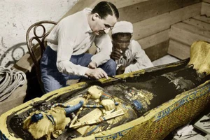 Khai quật mộ Pharaoh Tutankhamun.