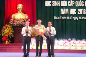 Thừa Thiên - Huế: Tuyên dương và phát thưởng HS đạt kết quả cao trong các kỳ thi HS giỏi