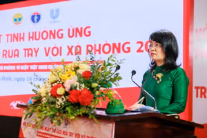 PGS. TS. Lương Mai Anh phát biểu tại Lễ mít tinh.