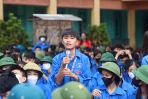 Học sinh được chia sẻ và hỏi đáp về kiến thức phòng chống ma túy. 