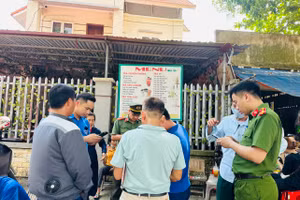 Công an hướng dẫn cho phụ huynh cài đặt và sử dụng VNeID.