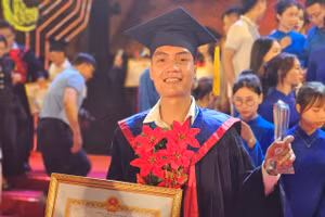 Bí quyết giành học bổng kiêm làm thêm lương cao của tân thủ khoa