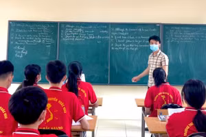 Trường THCS Nguyễn Khắc Nhu ôn tập cho học sinh lớp 9.