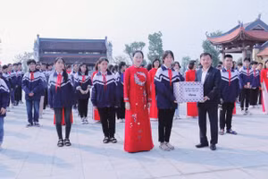 Lãnh đạo huyện Việt Yên và Phòng GD&ĐT động viên học sinh trước thềm kỳ thi chọn HSG cấp tỉnh.