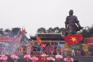 Du khách đến với lễ hội kỷ niệm 234 năm Chiến thắng Ngọc Hồi - Đống Đa.