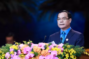 Ông Nguyễn Đình Khang phát biểu tại Đại hội.