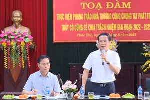 Phạm Ngọc Anh - Trưởng phòng GD&ĐT quận Cầu Giấy, phát biểu tại hội nghị.