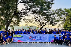 Cán bộ nhân viên MB tham gia thử thách chạy bộ HiGreen – Bình Minh Xanh –Chiến dịch Trách nhiệm Xã hội Cộng hưởng do MB khởi xướng và tài trợ, nhằm truyền tải thông điệp sống bền vững, quan tâm tới môi trường và cộng đồng.