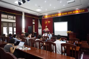 Quang cảnh buổi gặp mặt báo chí.