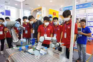 Sinh viên HHT tại các giờ học thực hành.