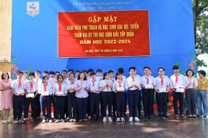 Gặp mặt động viên đội tuyển học sinh giỏi Trường THCS Giảng Võ.