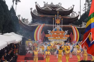 Khai hội Chùa Hương sáng 27/1.