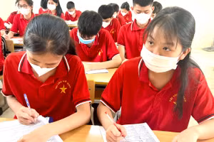 Học sinh lớp 9 trường THCS Nguyễn Khắc Nhu (TP Bắc Giang) ôn tập chuẩn bị cho kỳ thi tuyển sinh vào lớp 10.