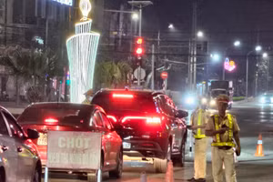 Lực lượng CSGT làm nhiệm vụ.