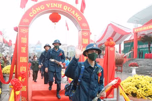 Tân binh huyện Đông Anh lên đường thực hiện nghĩa vụ với Tổ quốc.