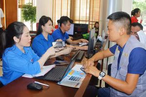 Bộ phận một cửa hỗ trợ giải quyết thủ tục hành chính. (Ảnh minh họa)