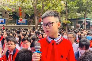 Học sinh trường THCS Mai Dịch chia sẻ hiểu biết về mạng xã hội.