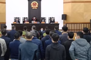 Quang cảnh phiên tòa sáng 25/9.