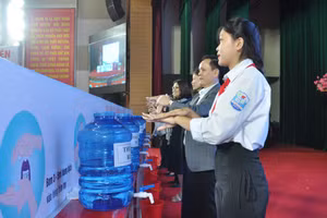 Mít tinh hưởng ứng Ngày Thế giới rửa tay với xà phòng