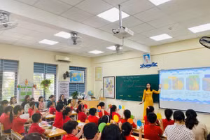 Lớp học do cô Vũ Thị Hương Giang - Trường Tiểu học Kim Đồng thực hiện với bài “Góc nhọn, góc tù, góc bẹt”.