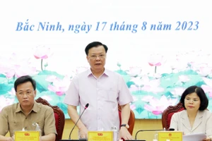 Ông Đinh Tiến Dũng - Ủy viên Bộ Chính trị, Bí thư Thành ủy Hà Nội phát biểu tại Hội nghị.