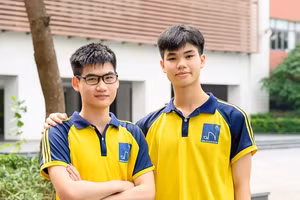 Nguyễn Tuấn Phong và Phan Thế Mạnh (trường THPT Chuyên Bắc Ninh).