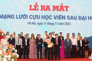 Ban điều hành mạng lưới cựu học viên sau đại học ra mắt.