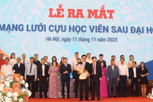 Ban điều hành mạng lưới cựu học viên sau đại học ra mắt.