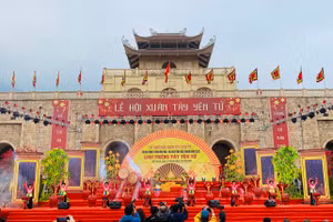 Những tiết mục văn nghệ chào mừng Lễ hội Xuân Tây Yên Tử.