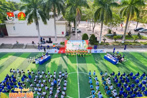 Quang cảnh sân chơi ngày hè 