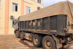 Chiếc xe chở quá tải 150% và tài xế dương tính với ma tuý.