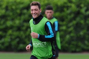 Tiền vệ Ozil bí mật đính hôn với hoa hậu Thổ Nhĩ Kỳ