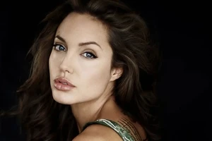 Angelina Jolie rút khỏi Tổ chức Từ thiện Halo Trust