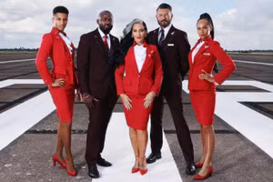 Hãng hàng không Anh cho phép tiếp viên nam mặc váy