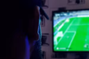 Người đàn ông bị liệt mặt do thức đêm xem World Cup 2022