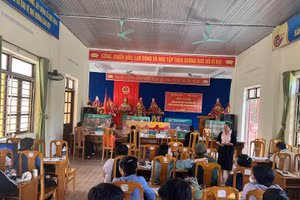 Tuyên truyền đẩy mạnh cho vay về chương trình phục hồi và phát triển KT-XH theo Nghị quyết số 11/NQ-CP và cho vay hỗ trợ lãi suất theo Nghị định số 36/2022/NĐ-CP tại cuộc họp giao ban xã.