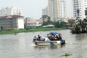 Trong hai giờ, liên tiếp hai thanh niên nhảy cầu Bình Triệu