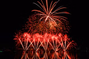 Màn trình diễn đỉnh cao của đội pháo hoa Pháp. Ảnh: Hoàng Vinh. 