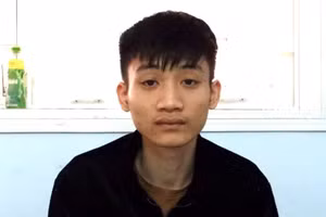 Đối tượng Nam tại cơ quan công an. Ảnh: Công an TP. Đà Nẵng. 