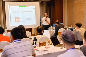 Nhiều đề tài nghiên cứu ấn tượng, có tính ứng dụng cao tại hội thảo ICIIT 2023. Ảnh: Phan Hiền. 