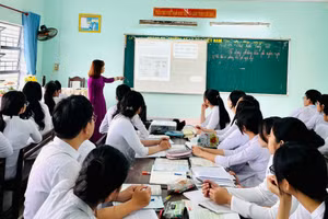 Tiết ôn tập môn Ngư văn của Trường THPT Ngũ Hành Sơn. Ảnh: Thu Thủy. 