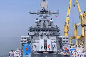 Tàu của Hải quân Ấn Độ cập cảng Tiên Sa (TP. Đà Nẵng). Ảnh: Hoàng Vinh. 