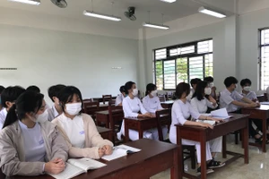 Học sinh trong giờ ôn tập. Ảnh tư liệu Hoàng Vinh. 