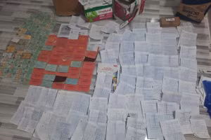 Tang vật gồm 270 bộ hồ sơ của người vay. Ảnh: Công an TP. Đà Nẵng. 