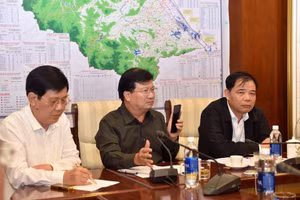 Điều gấp 2 tàu hải quân cứu 26 ngư dân mất tích do bão số 9