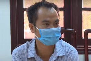 Ông Dương Đình Phúc làm việc tại cơ quan công an. Ảnh: Zing