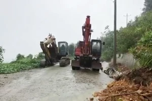 Sạt lở thủy điện Rào Trăng 3: Công binh sẵn sàng nổ mìn để thông đường