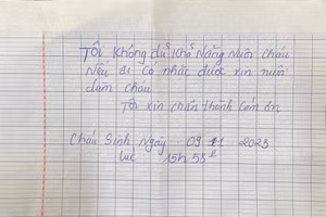 Nội dung tờ giấy nghi của người mẹ bỏ rơi bé gái để lại. (Ảnh: CTV)