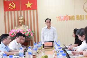 Thứ trưởng Hoàng Minh Sơn phát biểu đề dẫn về việc xây dựng Trung tâm đào tạo chất lượng cao tại Tây Nguyên. (Ảnh: Thành Tâm)